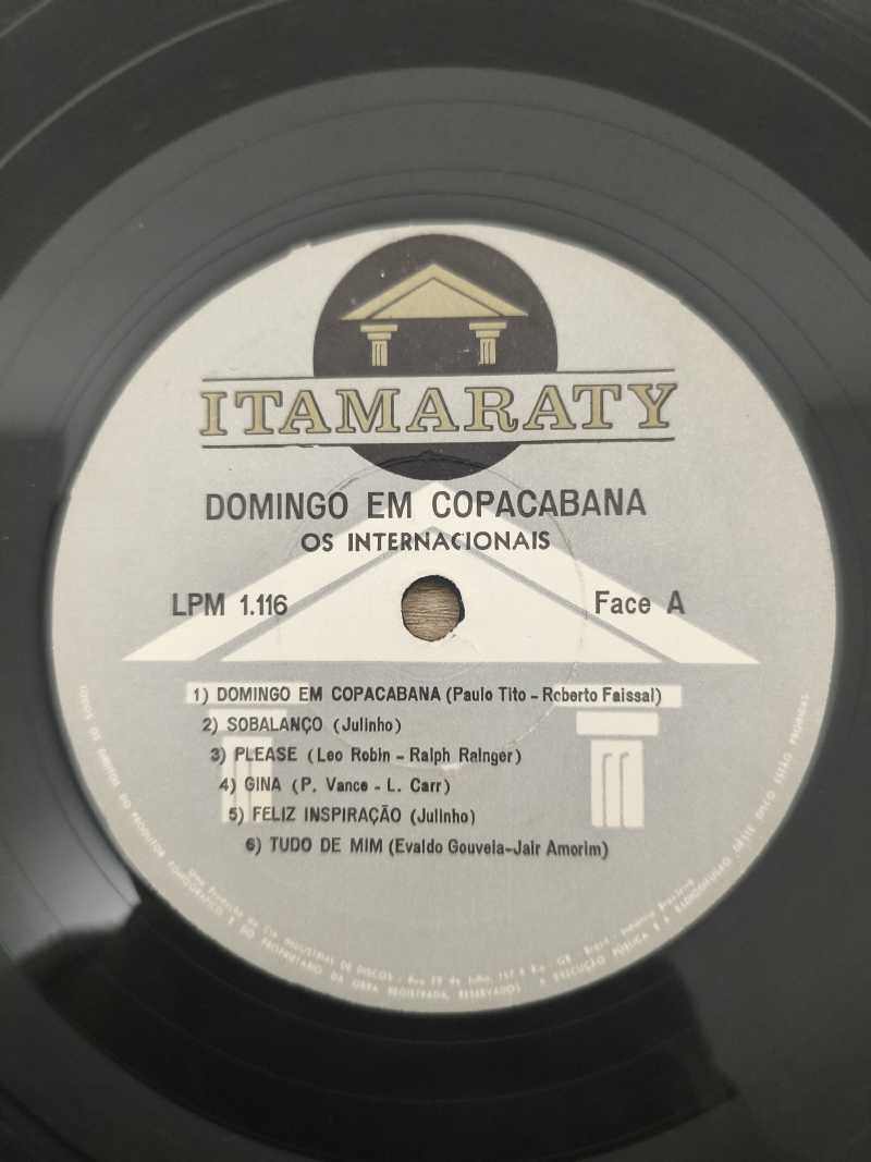 Lp Vinil Os Internacionais Domingo Em Copacabana