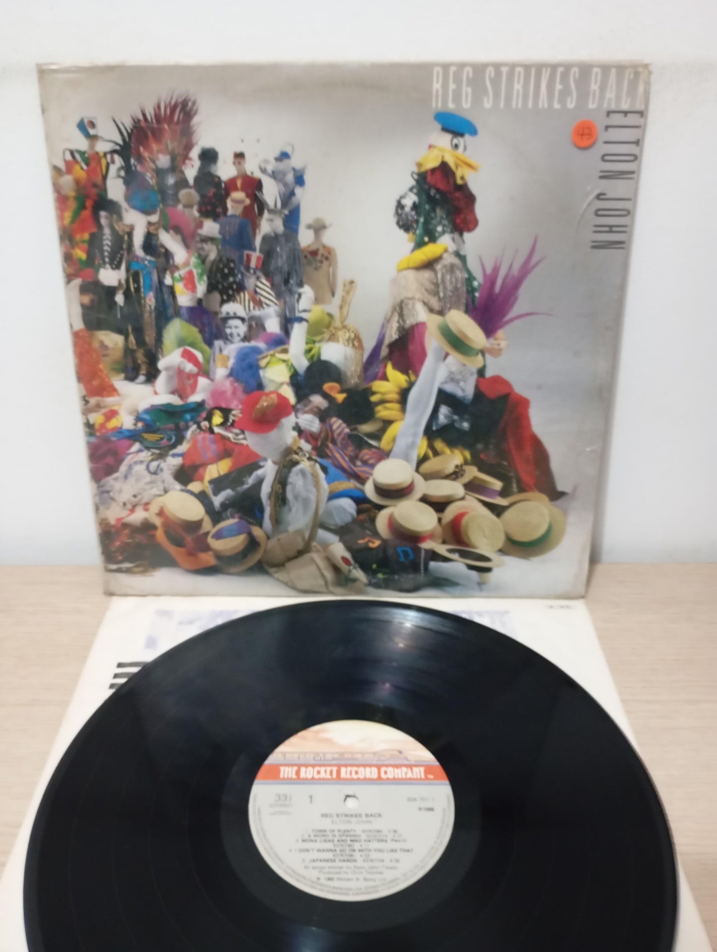 Lp Vinil Elton John Reg Strikes Back Capa Dupla Com Encarte