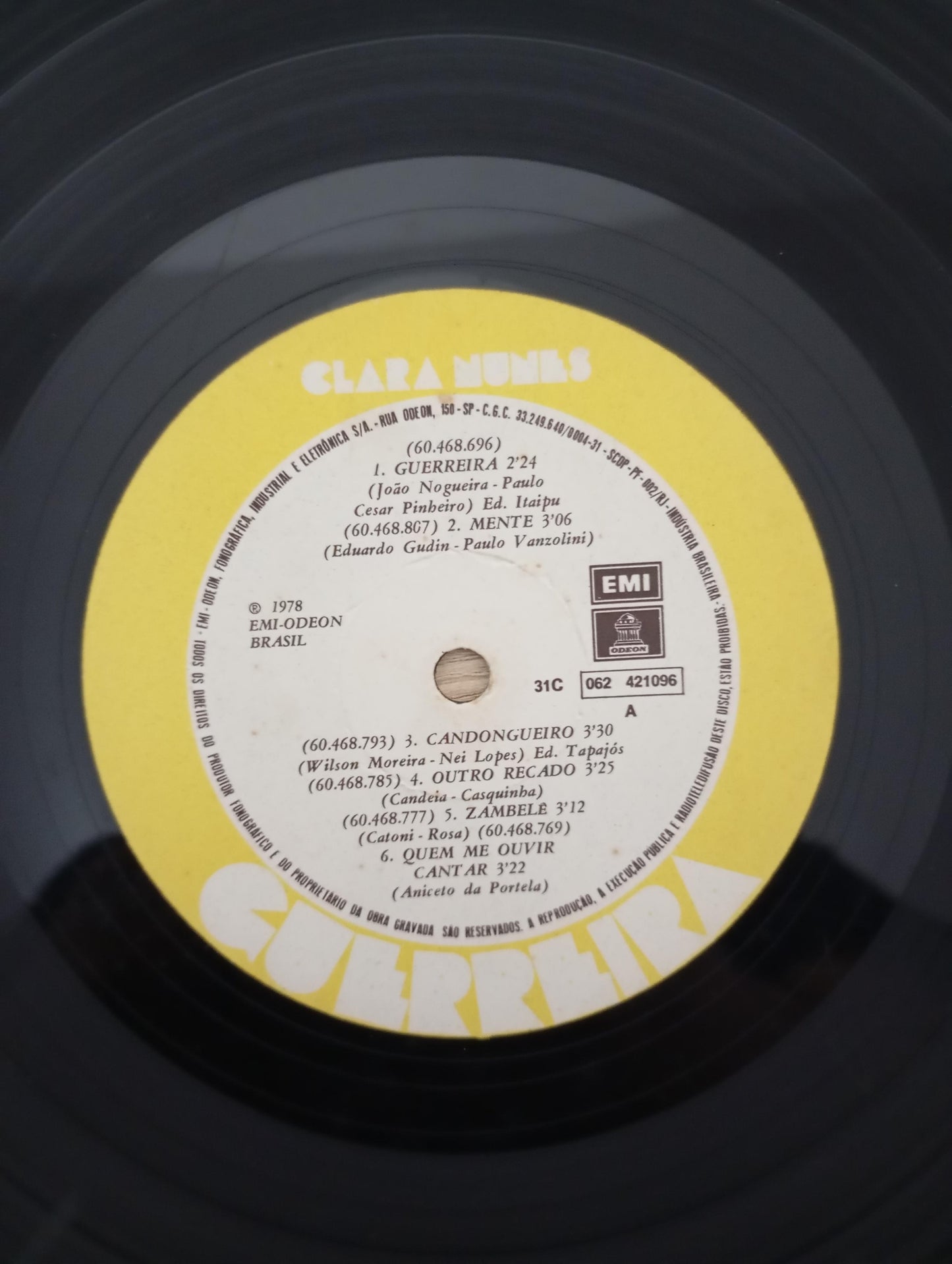 Lp Vinil Clara Nunes Guerreira Com Encartes