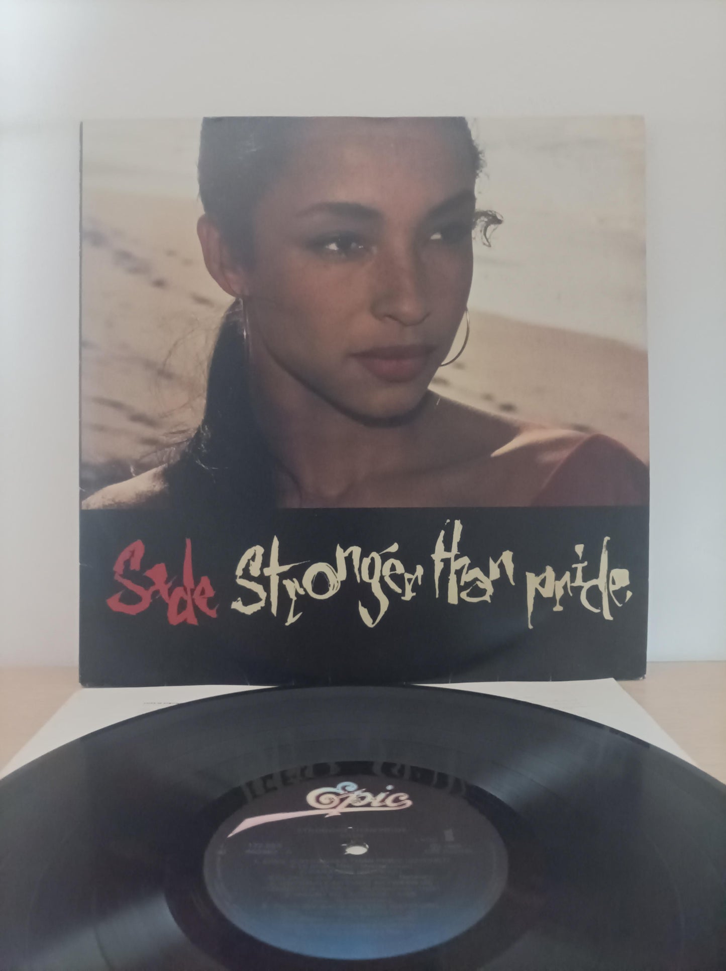 Disco Vinil Stronger Than Pride Sade Com Encarte A