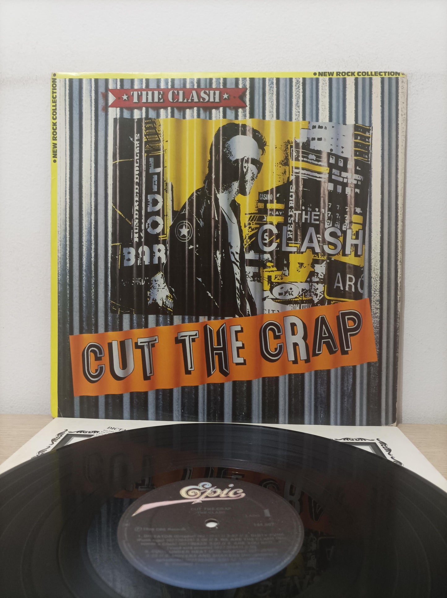 Lp Vinil The Clash Cut The Crap Com Encarte
