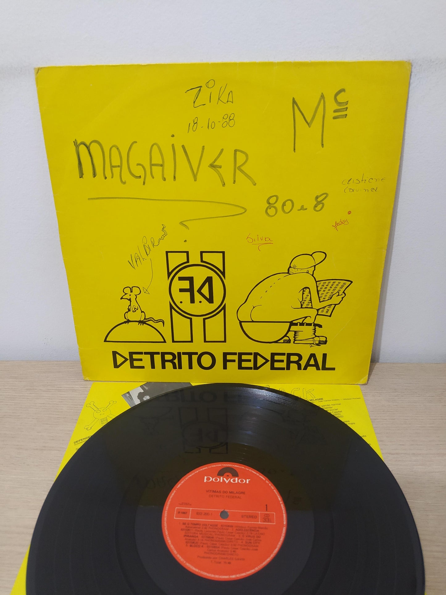 Lp Vinil Detrito Federal Vítimas Do Milagre Com Encarte