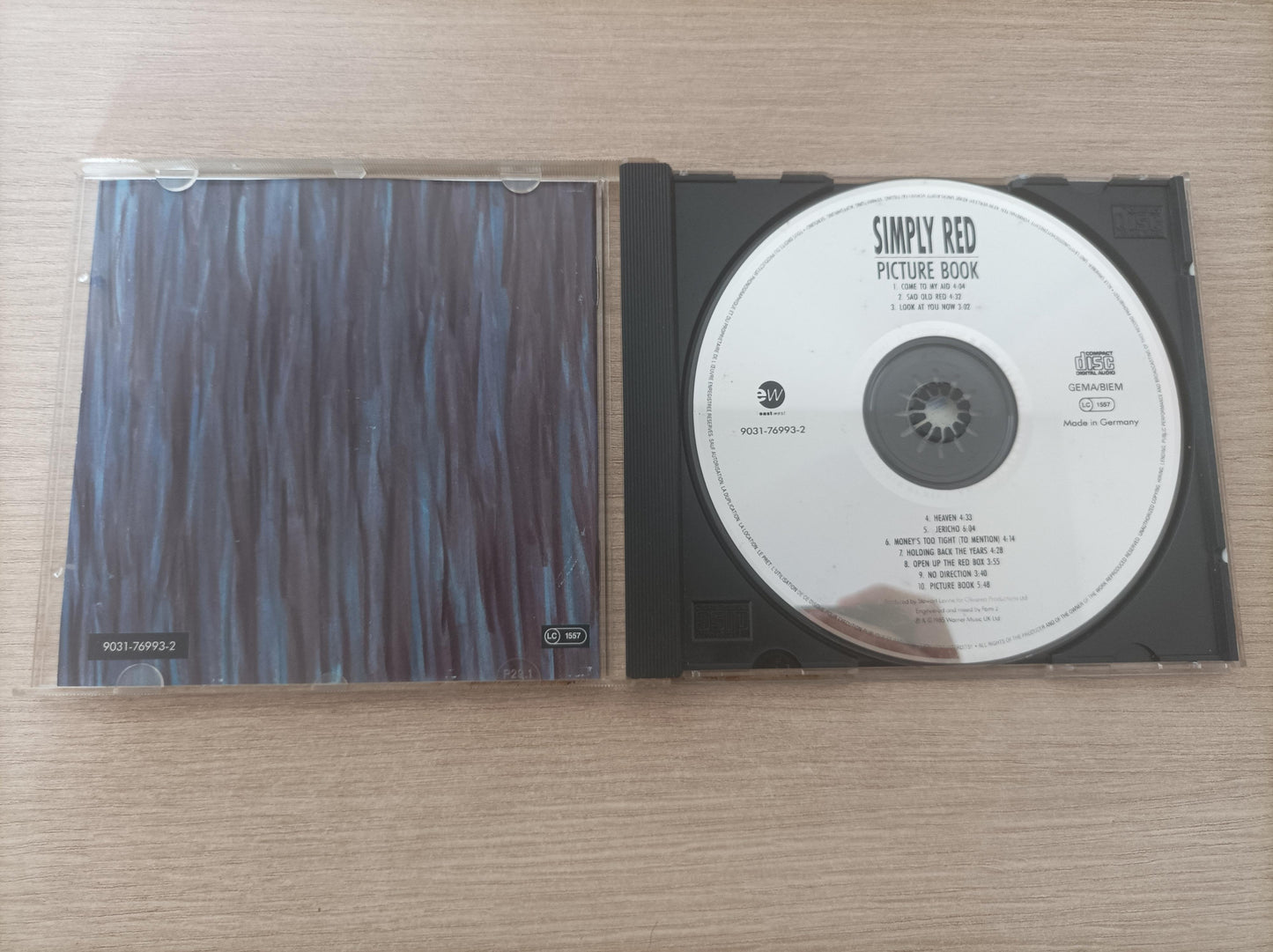 CD Simply Red Picture Book