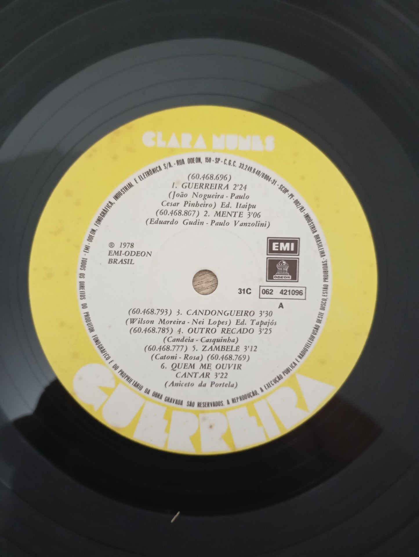 Lp Vinil Clara Nunes Guerreira Com Encartes