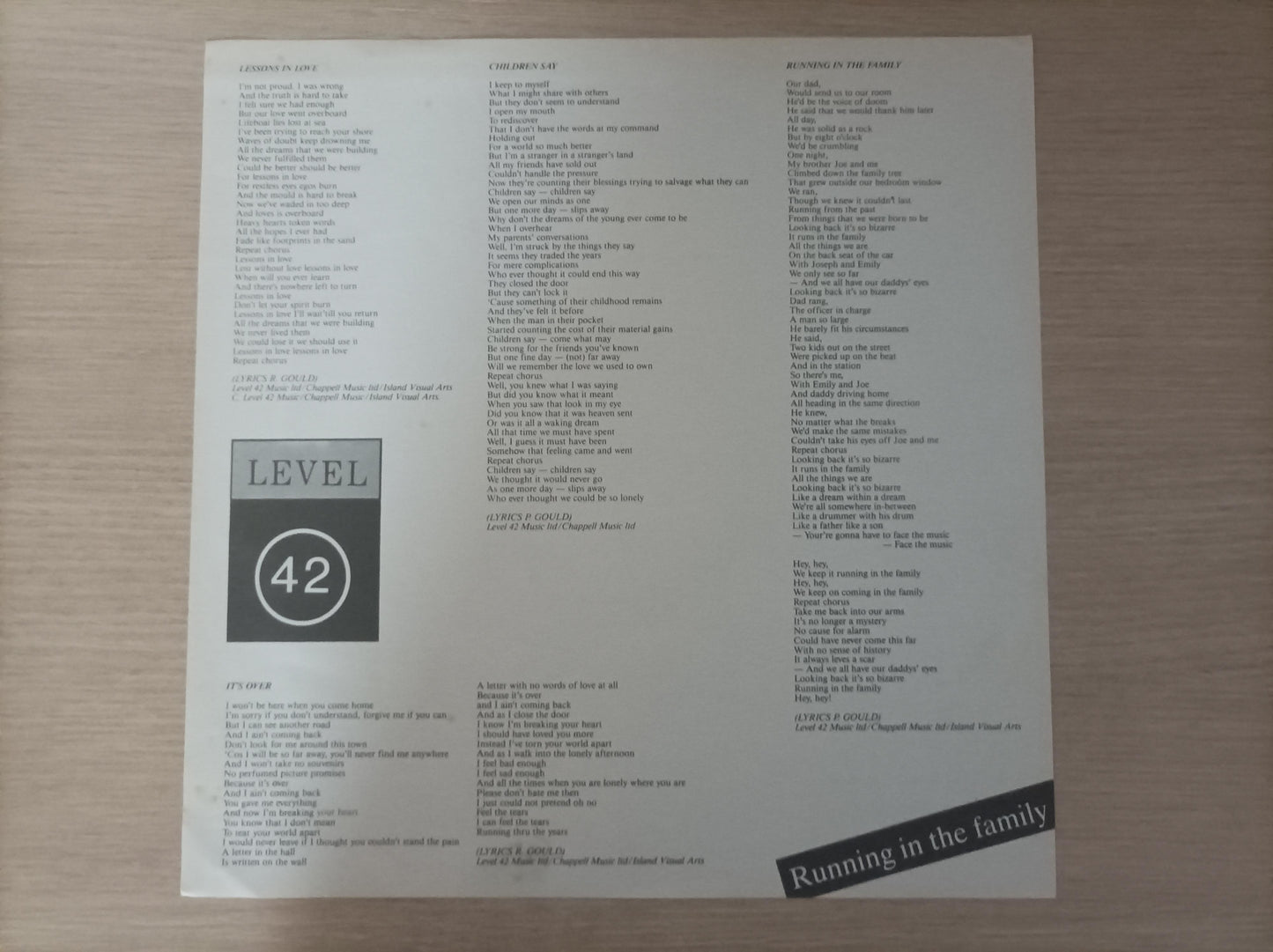 Lp Vinil Level 42 Running In The Family Com Encarte