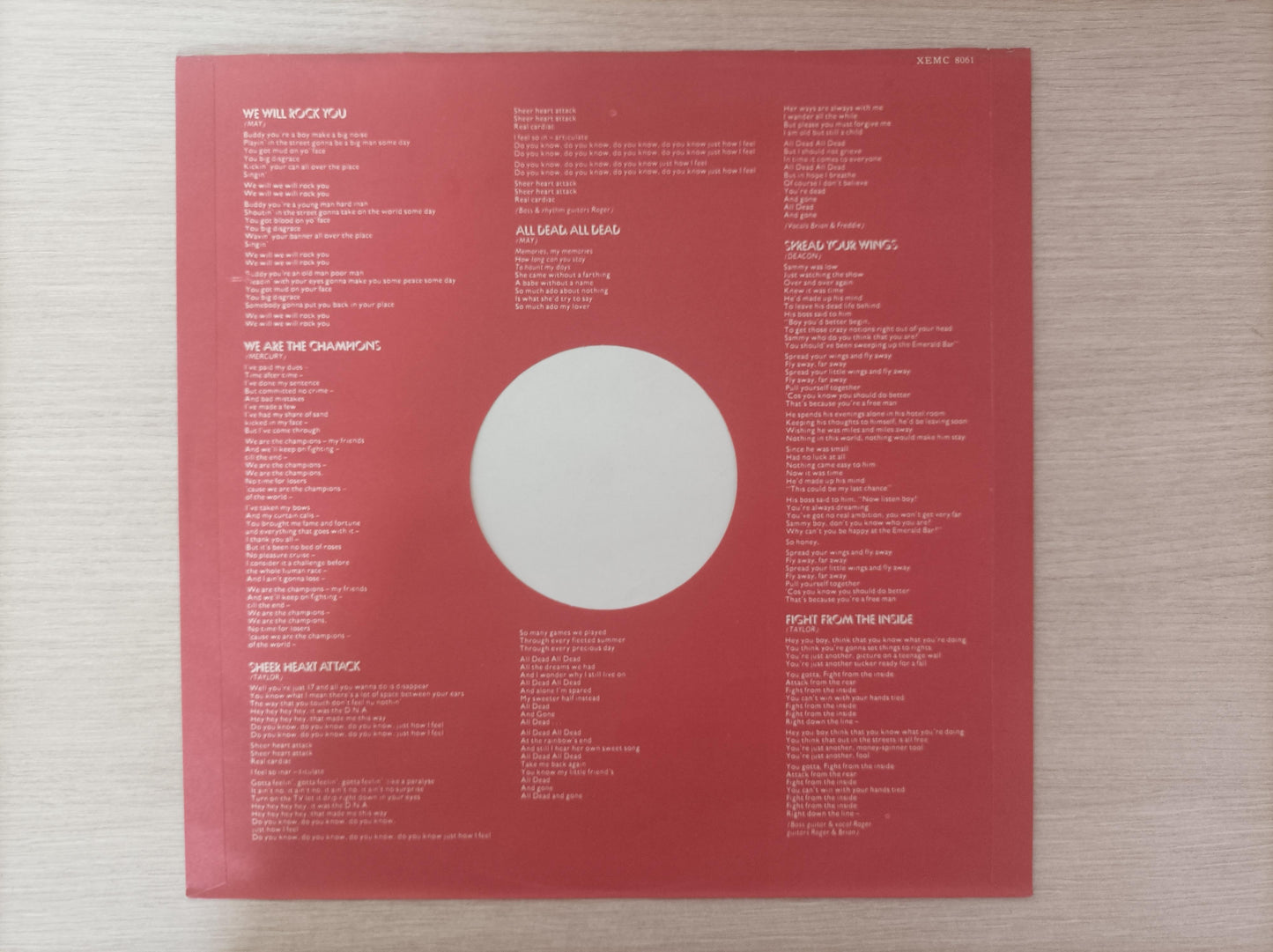 Lp Vinil Queen News Of The World Capa Dupla Com Encarte