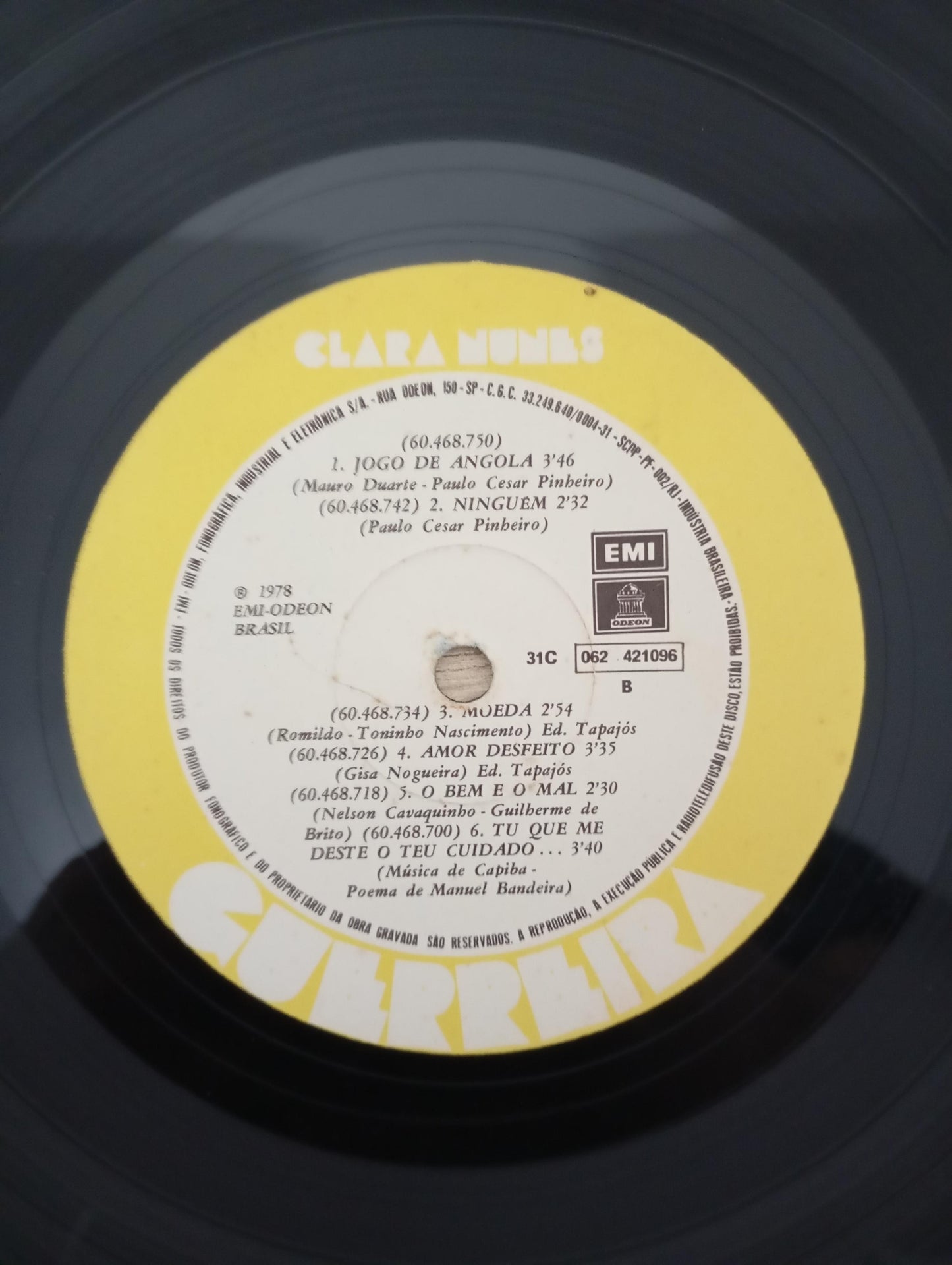Lp Vinil Clara Nunes Guerreira Com Encartes