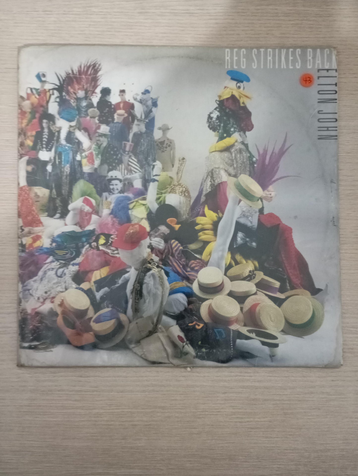 Lp Vinil Elton John Reg Strikes Back Capa Dupla Com Encarte
