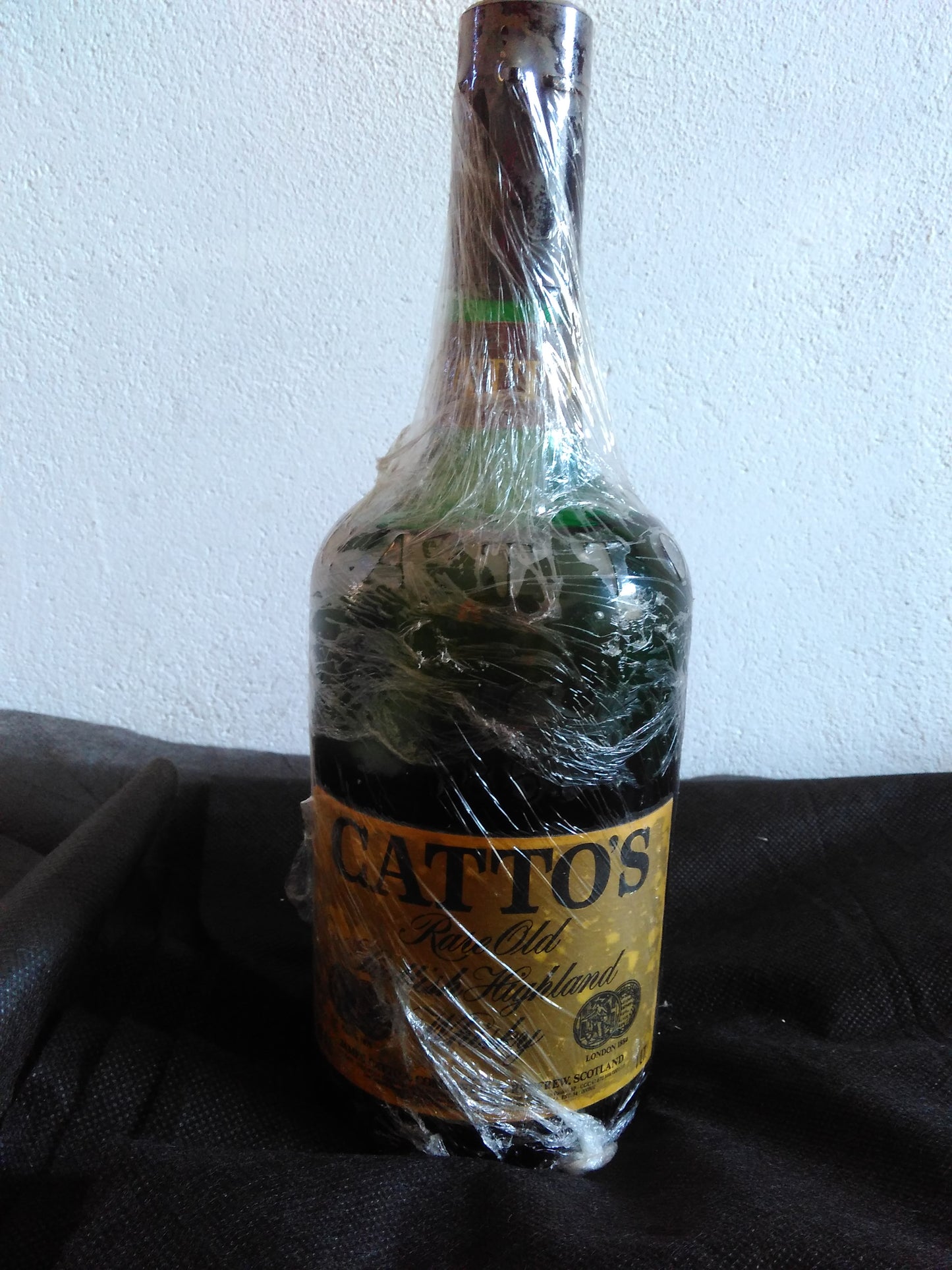 Uísque Antigo Lacrado Cattos anos 70