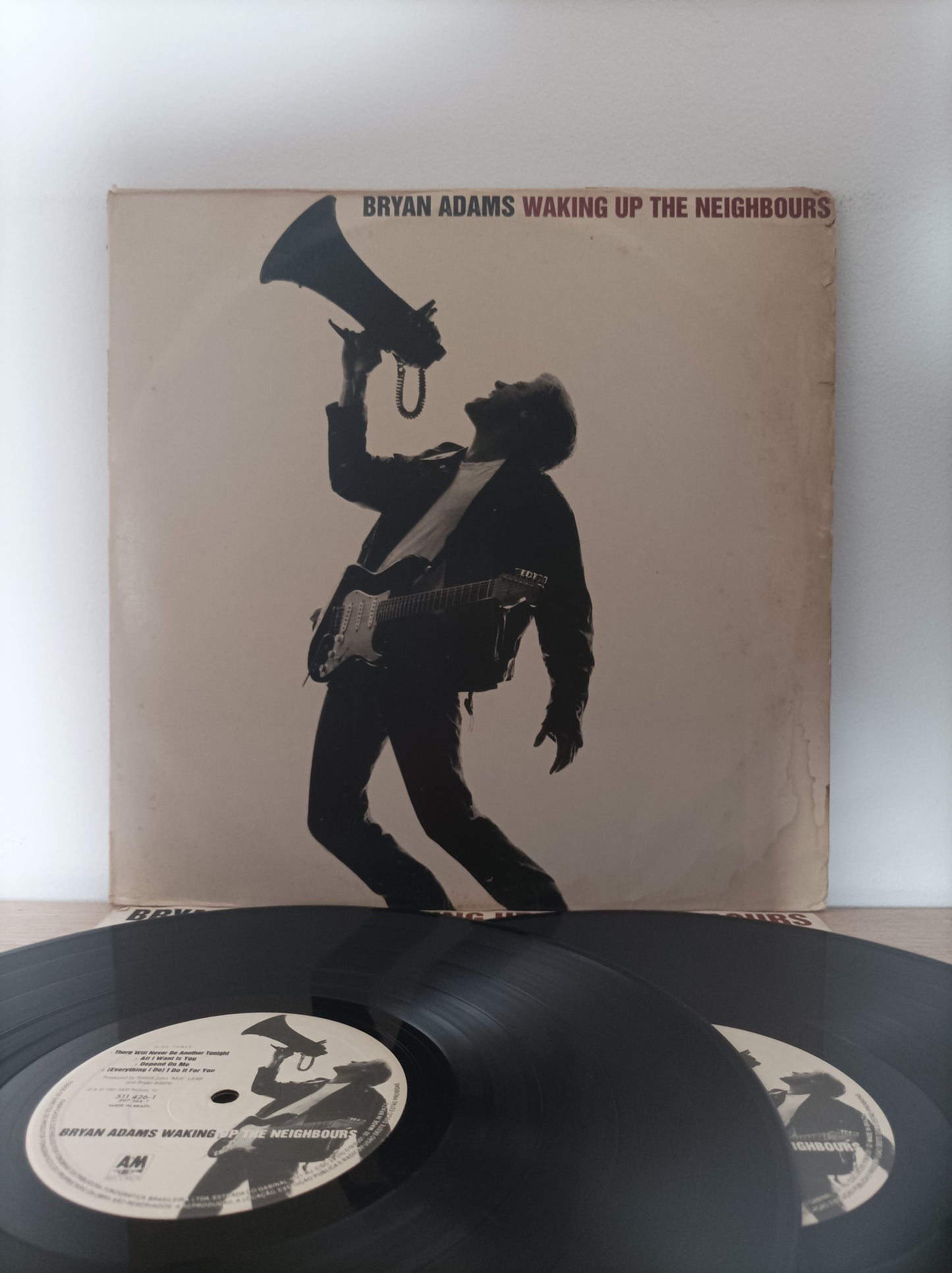 Lp Vinil Bryan Adams Waking up the neighbours Duplo Com encarte