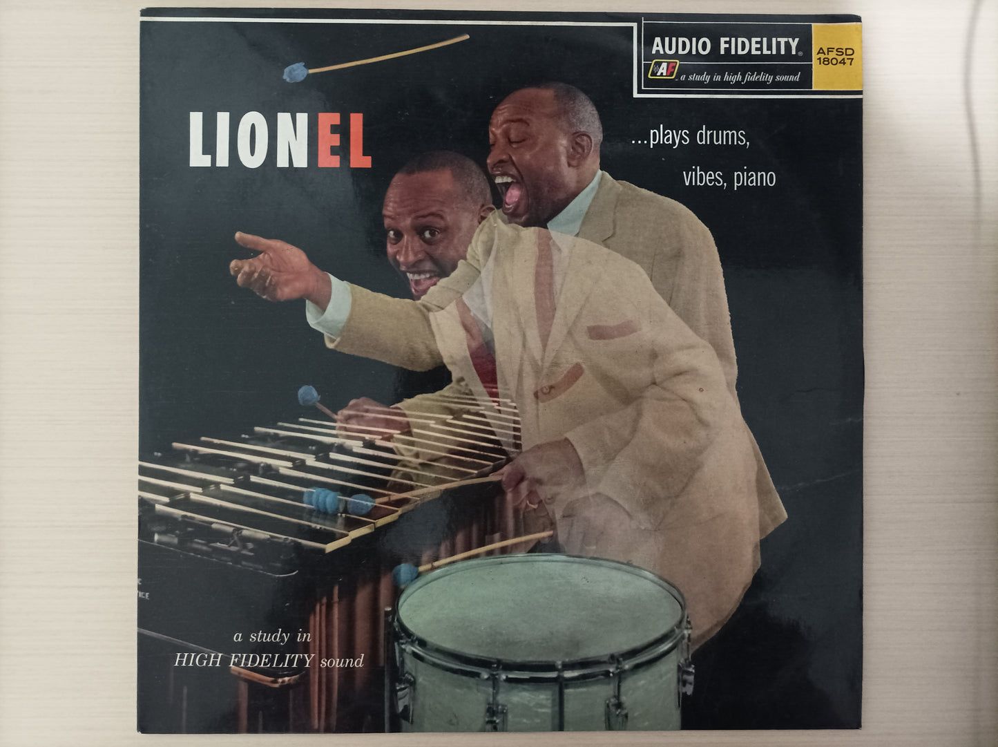 Lp Vinil Lionel Hampton plays drums, vibes, piano