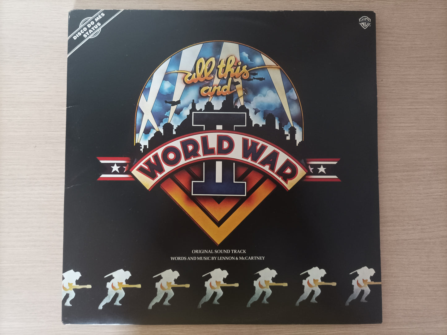 Lp Vinil All this and World War II Duplo Com encartes