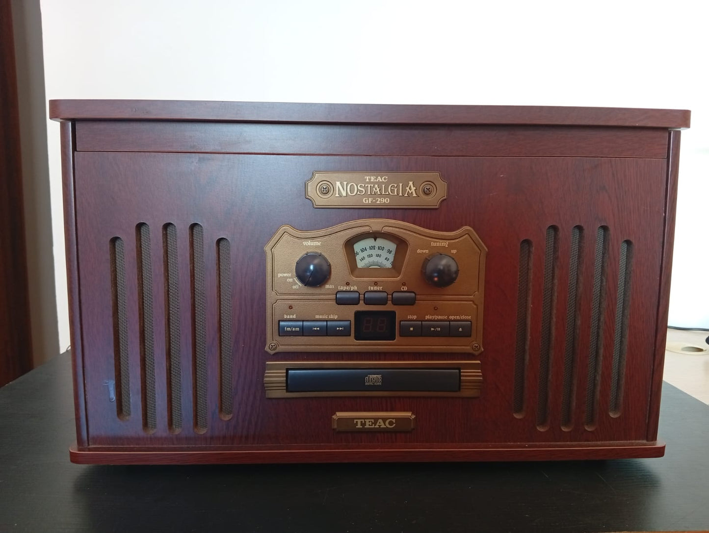 Toca Discos Vintage Retrô TEAC com rádio, CD e cassete 110v