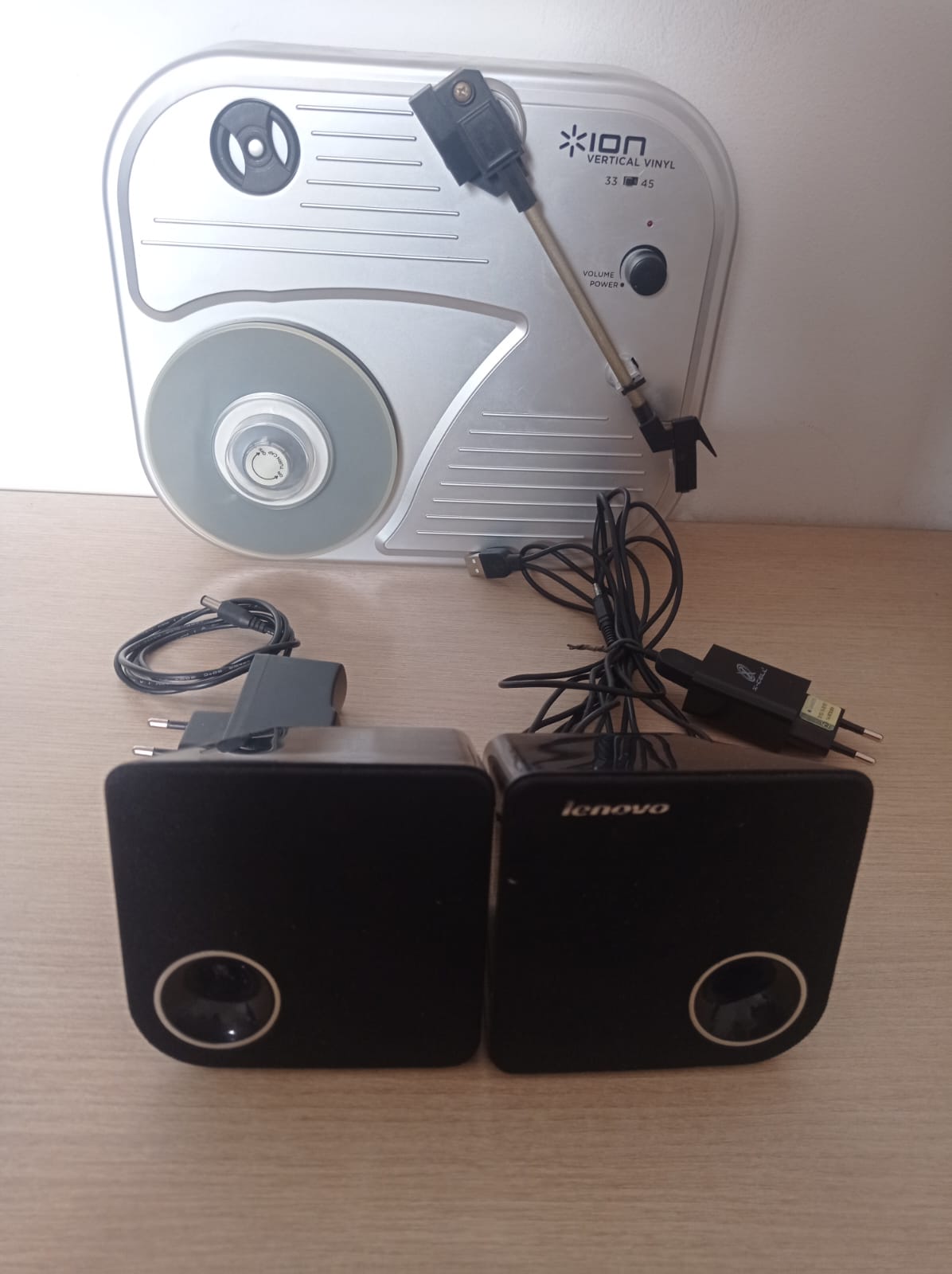 Toca discos ION vertical Vynil