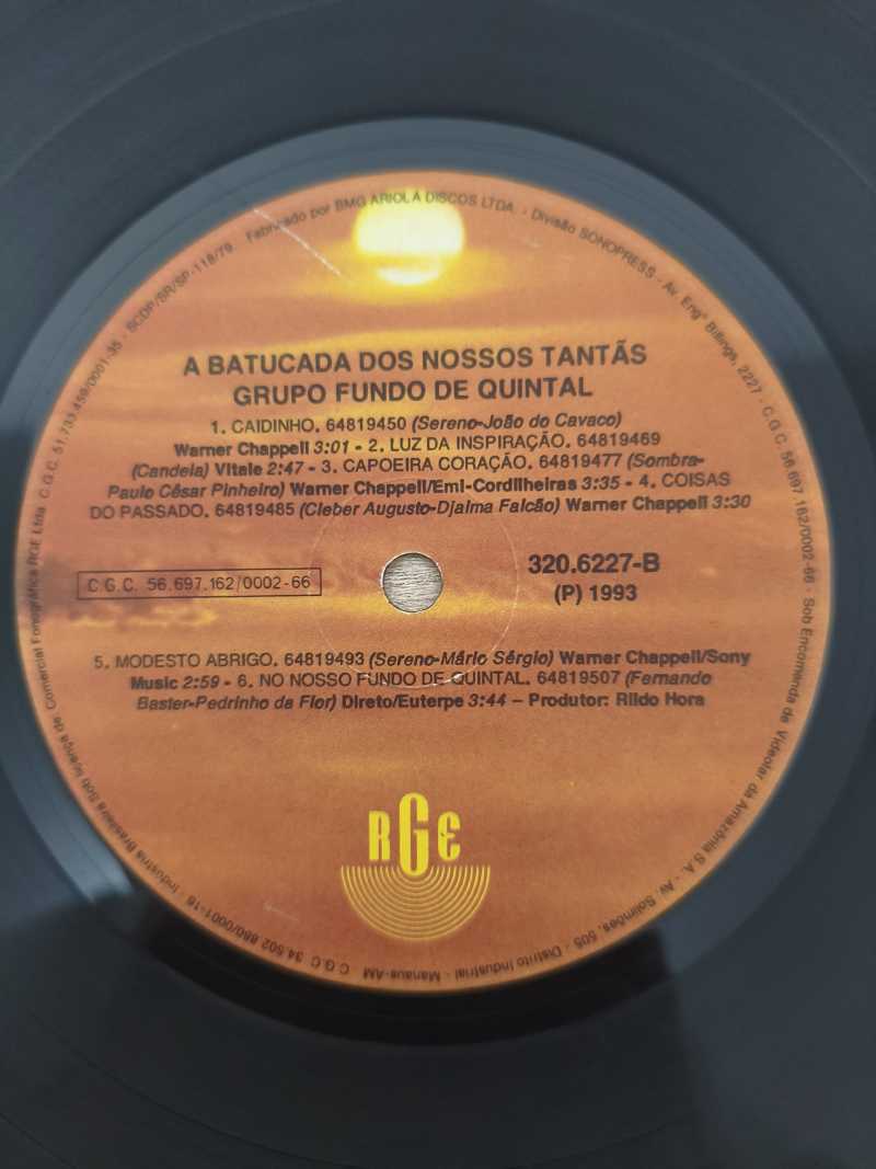 Lp Vinil Fundo de Quintal A Batucada Dos Nossos Tantãs Leia