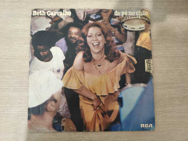 Lp Vinil Beth Carvalho De Pé No Chão Com Encarte