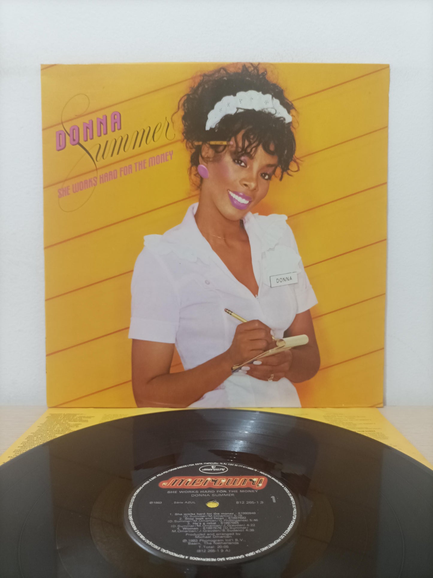 Lp Vinil Donna Summer She Works Hard For Money Com Encarte