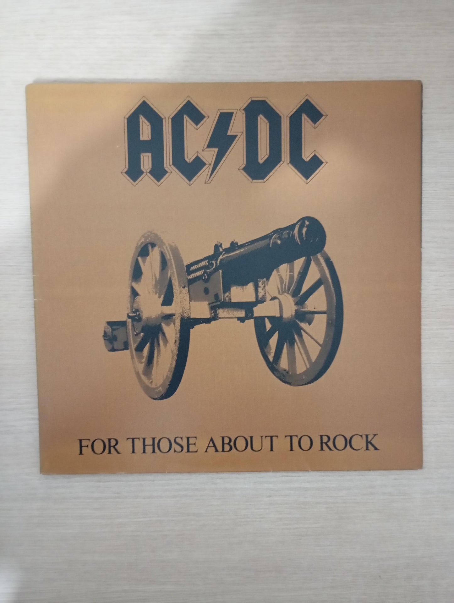 Lp Vinil AC/DC For Those About To Rock We Salute Capa Dupla