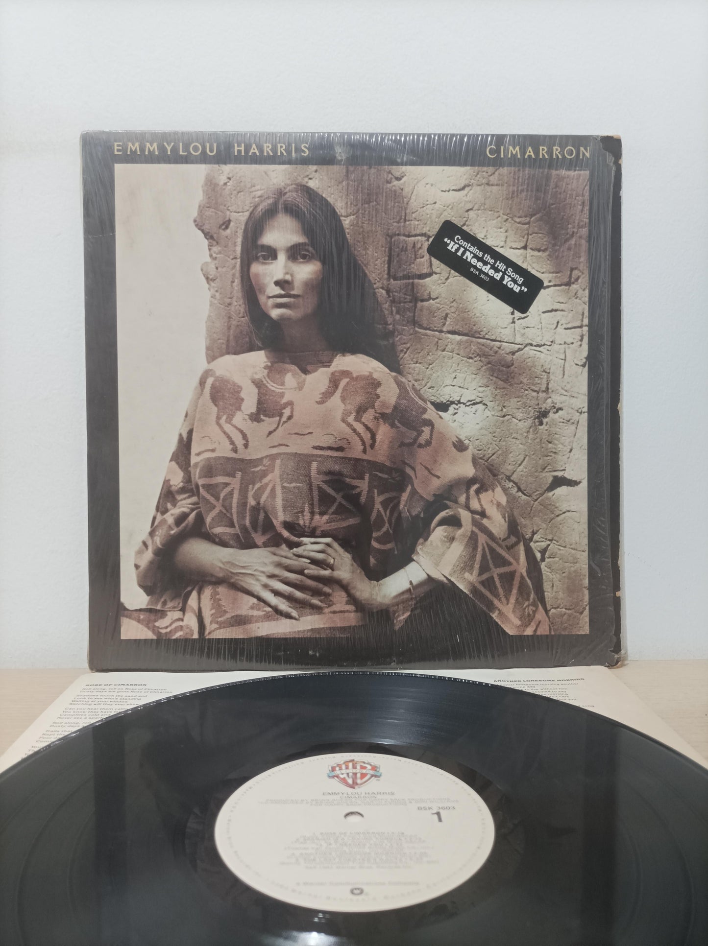Lp Vinil Emmylou Harris Cimarron Com Encarte Importado