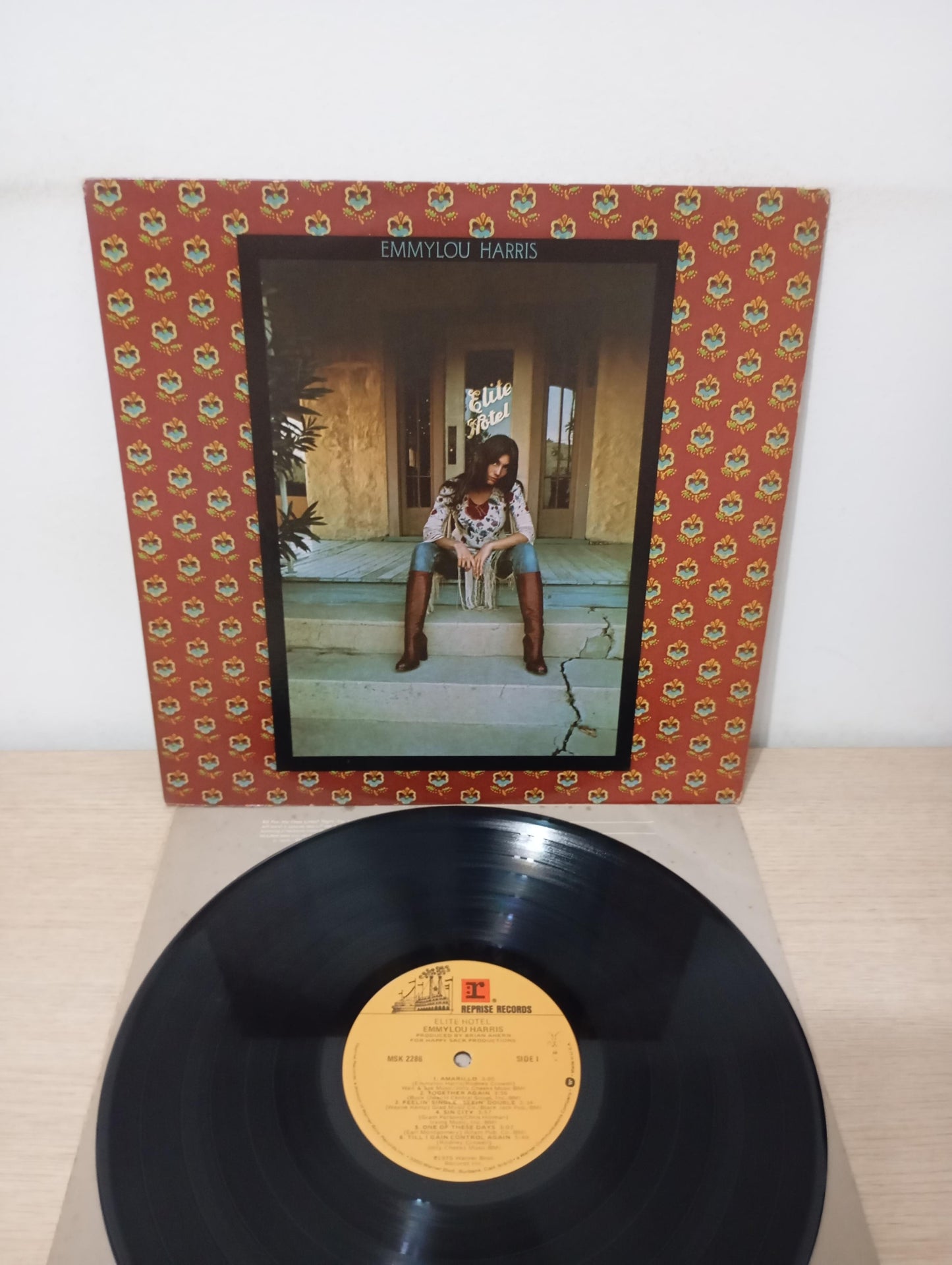 Lp Vinil Emmylou Harris Elite Hotel Com Encarte Importado
