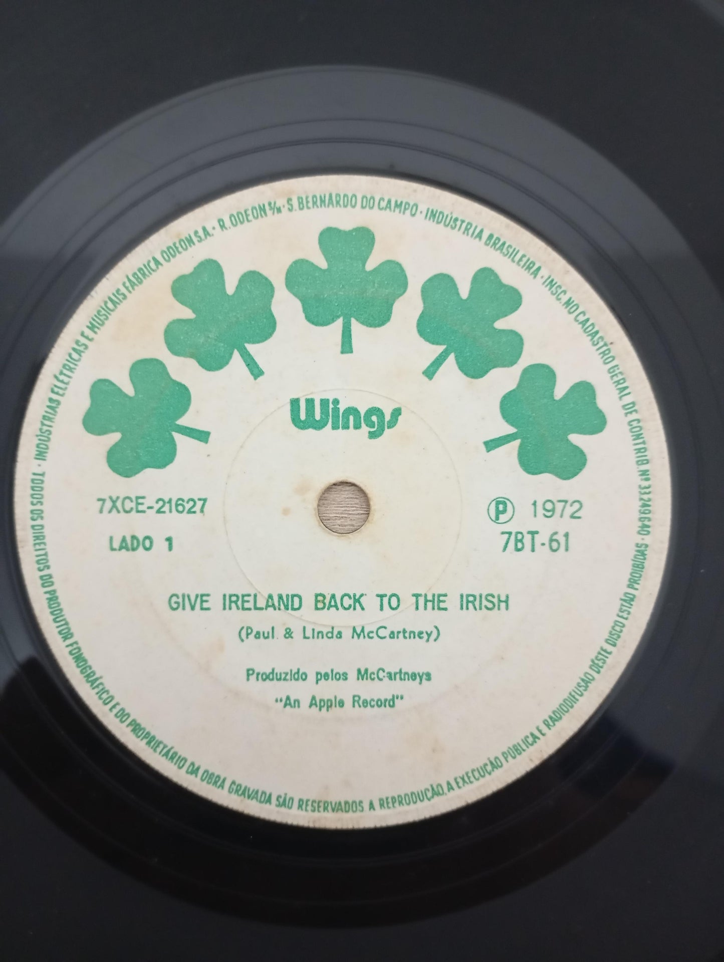 Compacto Vinil Wings Give Ireland Back To The Irish