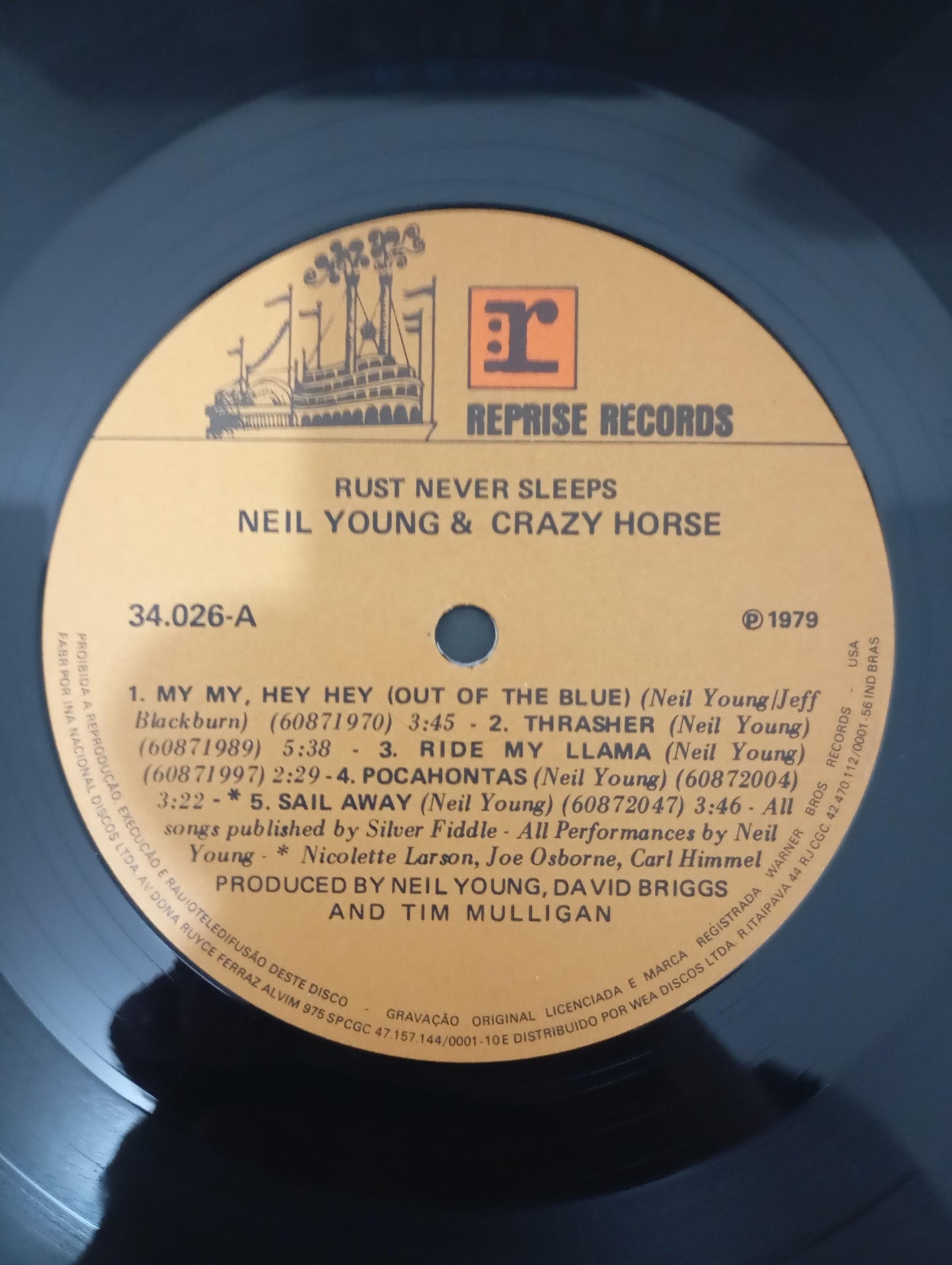 Lp Vinil Neil Young Rust Never Sleeps Com Encarte