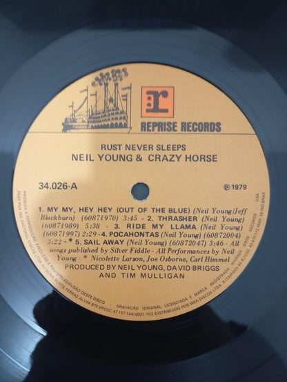Lp Vinil Neil Young Rust Never Sleeps Com Encarte