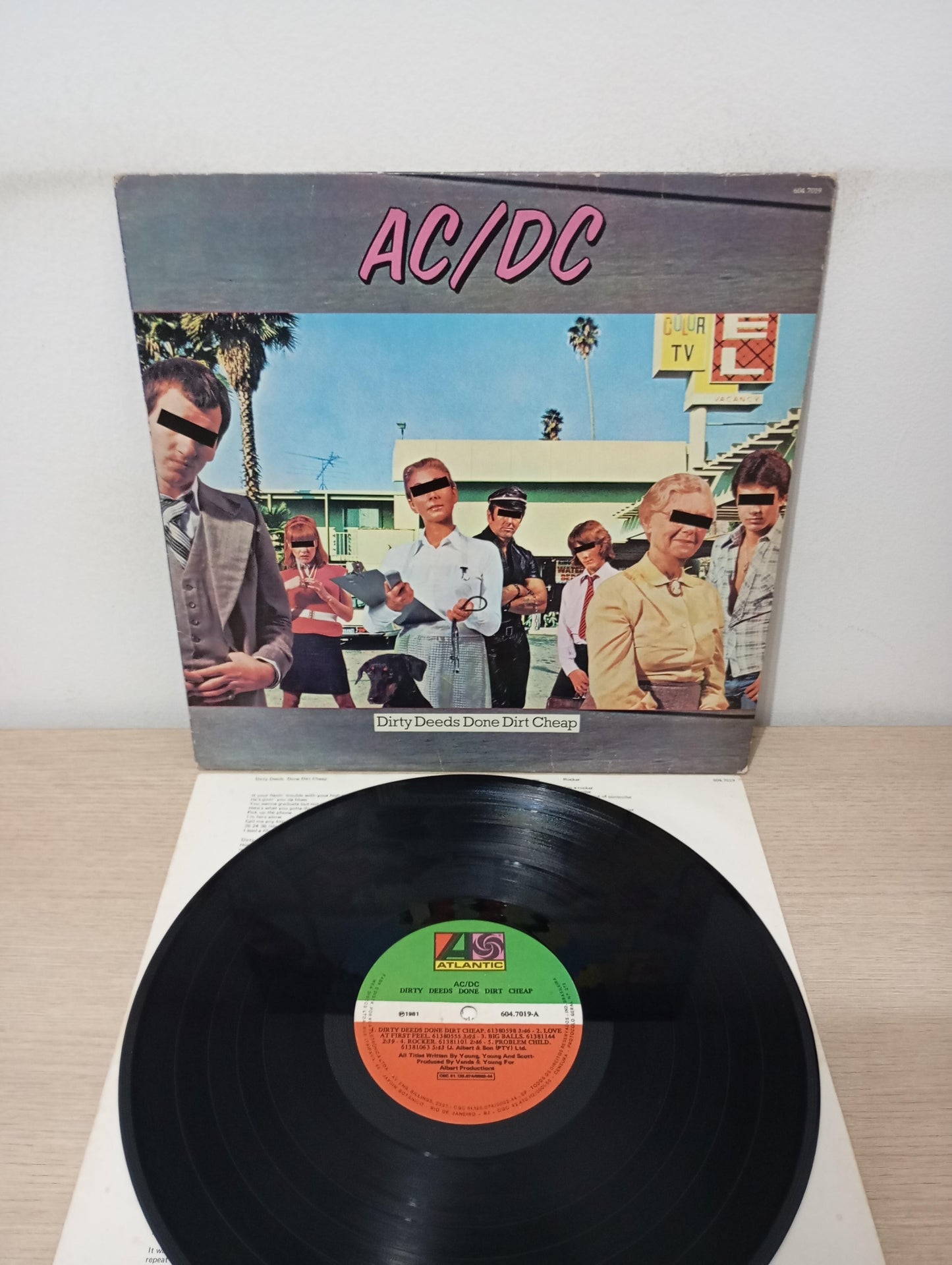 Lp Vinil AC/DC Dirty Deeds Done Dirt Cheap Com Encarte