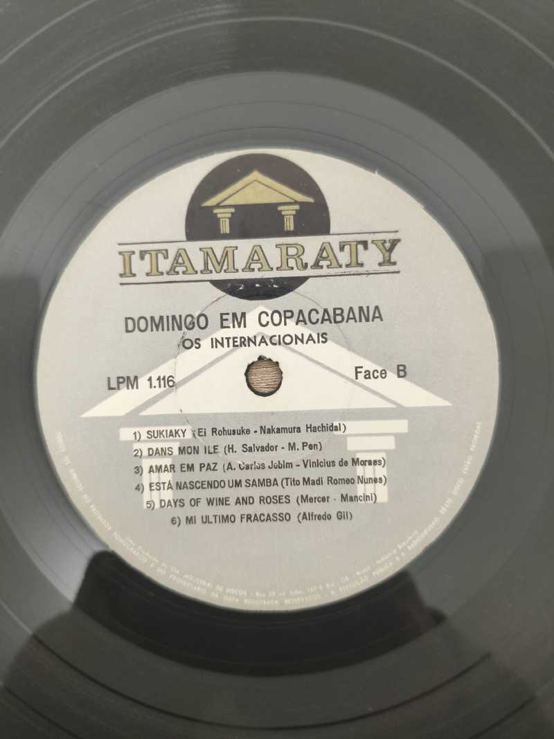 Lp Vinil Os Internacionais Domingo Em Copacabana