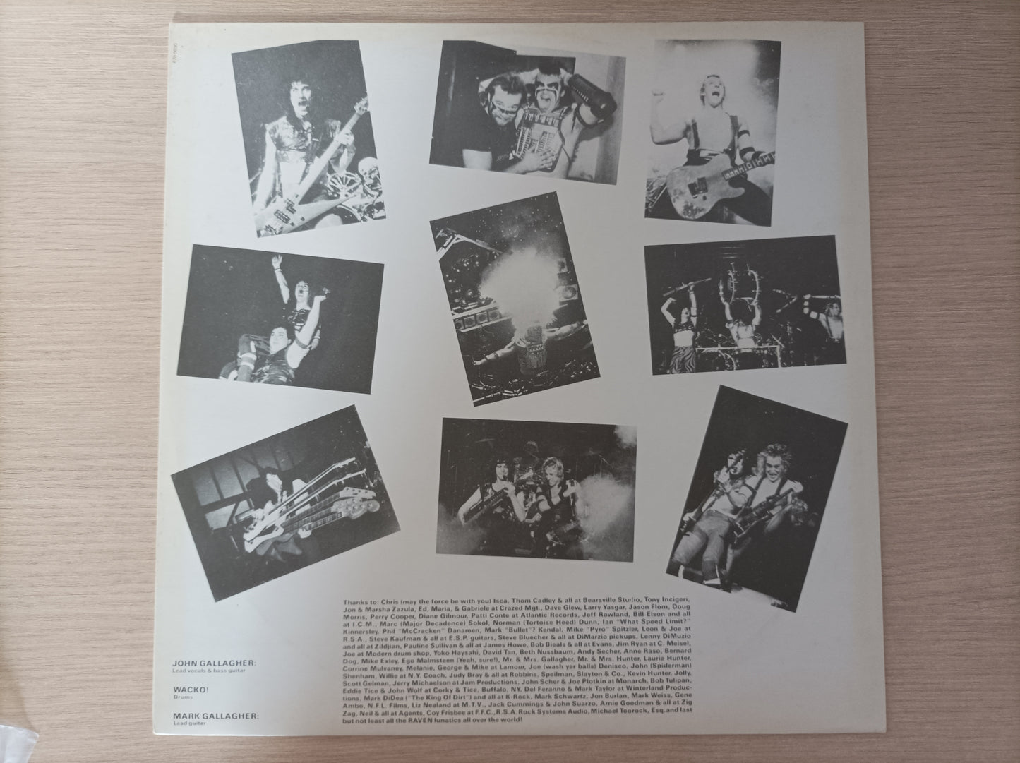 Lp Vinil Raven Life's a bitch Com encarte