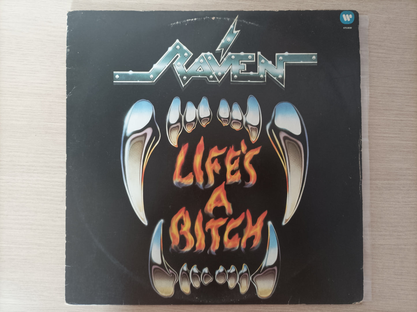 Lp Vinil Raven Life's a bitch Com encarte
