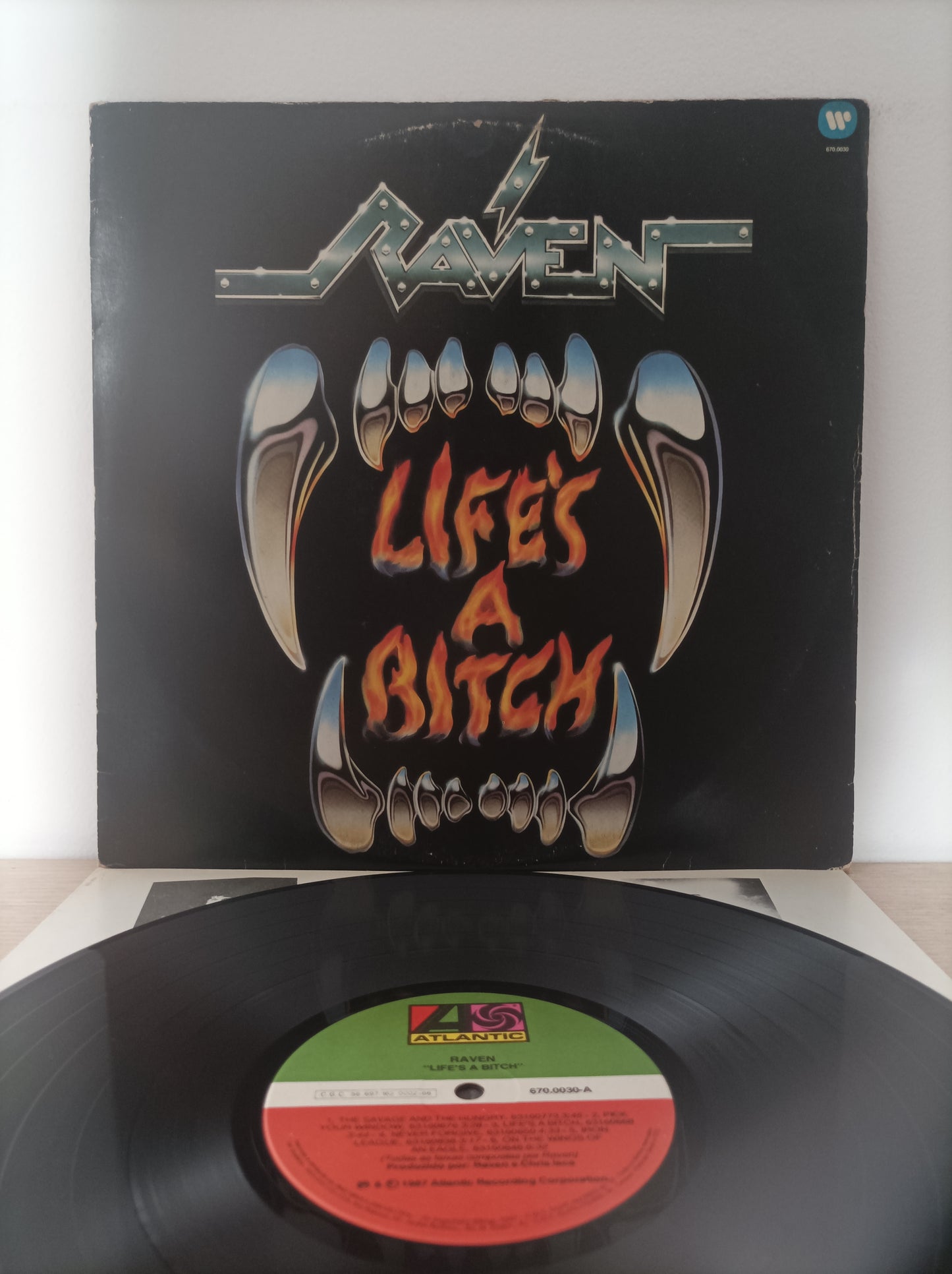 Lp Vinil Raven Life's a bitch Com encarte