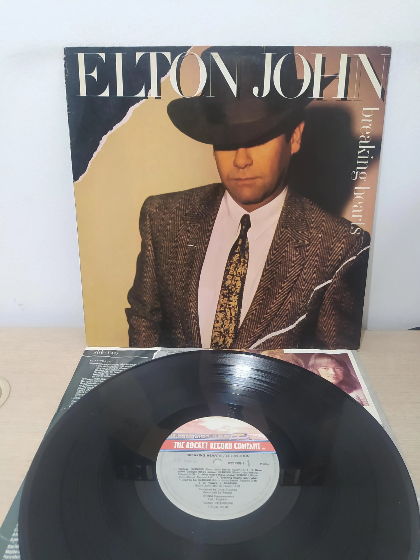 Lp Vinil Elton John Breaking Hearts Com Encarte